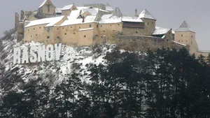 Primăria a început, joi, evacuarea firmei care a administrat Cetatea Râşnov