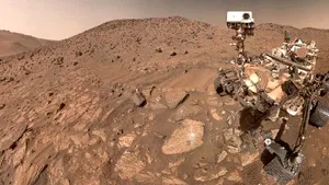 O rocă descoperită de roverul NASA sugerează existenţa unei vieţi microbiene străvechi pe Marte