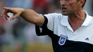 Demisia lui Florin Cioroianu, respinsă de conducerea Universităţii