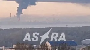 Un atac cu drone asupra uneia dintre cele mai mari rafinării de petrol din Rusia, în Iaroslavl, a provocat un incendiu