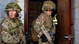 Militari britanici şi francezi sosesc în România pentru exerciţiul NATO „Steadfast Dart 25