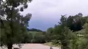Cod PORTOCALIU de inundaţii pe râuri din 14 judeţe, până luni la ora 12.00