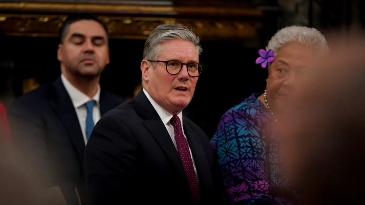 Starmer „păstrează toate opțiunile pe masă” după ce Marea Britanie a fost lovită de taxele lui Trump