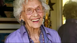 A murit Connie Sawyer, cea mai în vârstă actriţă din lume încă în activitate