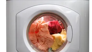 PERICOLUL din maşina de spălat: Cum ne pot îmbolnăvi hainele 
