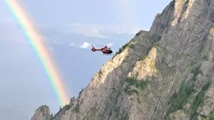 Doi alpiniști germani au rămas blocați pe peretele Văii Albe, în Bucegi. Au fost salvați cu elicopterul