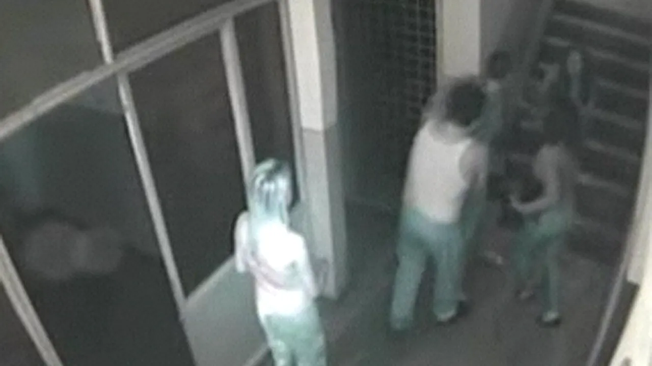 Fiica unui poliţist, bătută crunt de iubitul ei - VIDEO
