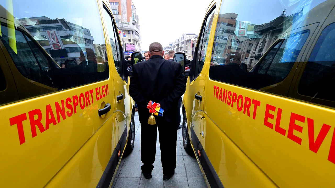 Un copil de nouă ani a fost lovit de un microbuz de transport elevi