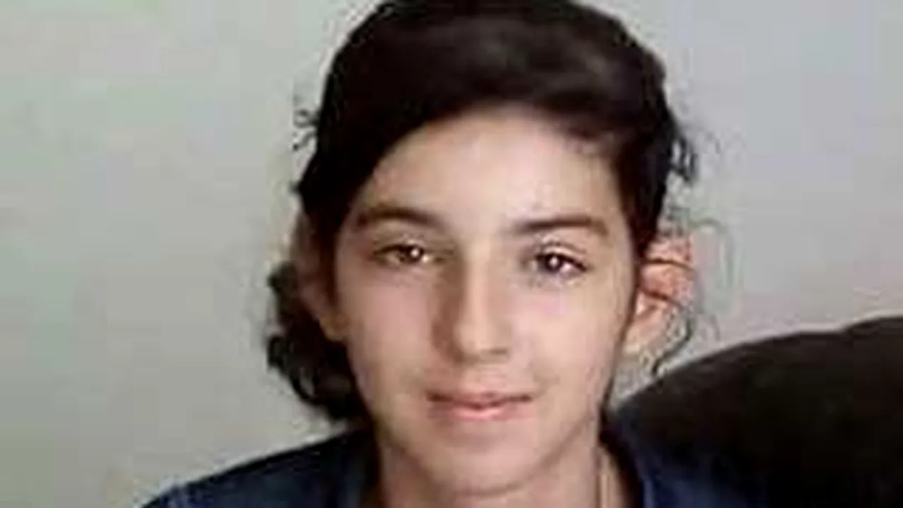 Fata de 13 ani care şi-a înjunghiat bunica şi a fugit dintr-un centru de minori, găsită