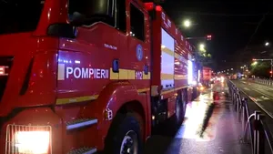 Incendiu violent la un restaurant de pe Șoseaua Colentina din București. Focul a cuprins și trei spații comerciale