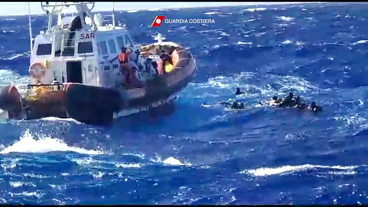 Cel puţin 41 de morţi, după ce o ambarcaţiune cu imigranţi s-a scufundat în sudul Italiei