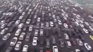 AMBUTEIAJ de proporţii pe o autostradă cu 50 de benzi din China - FOTO, VIDEO