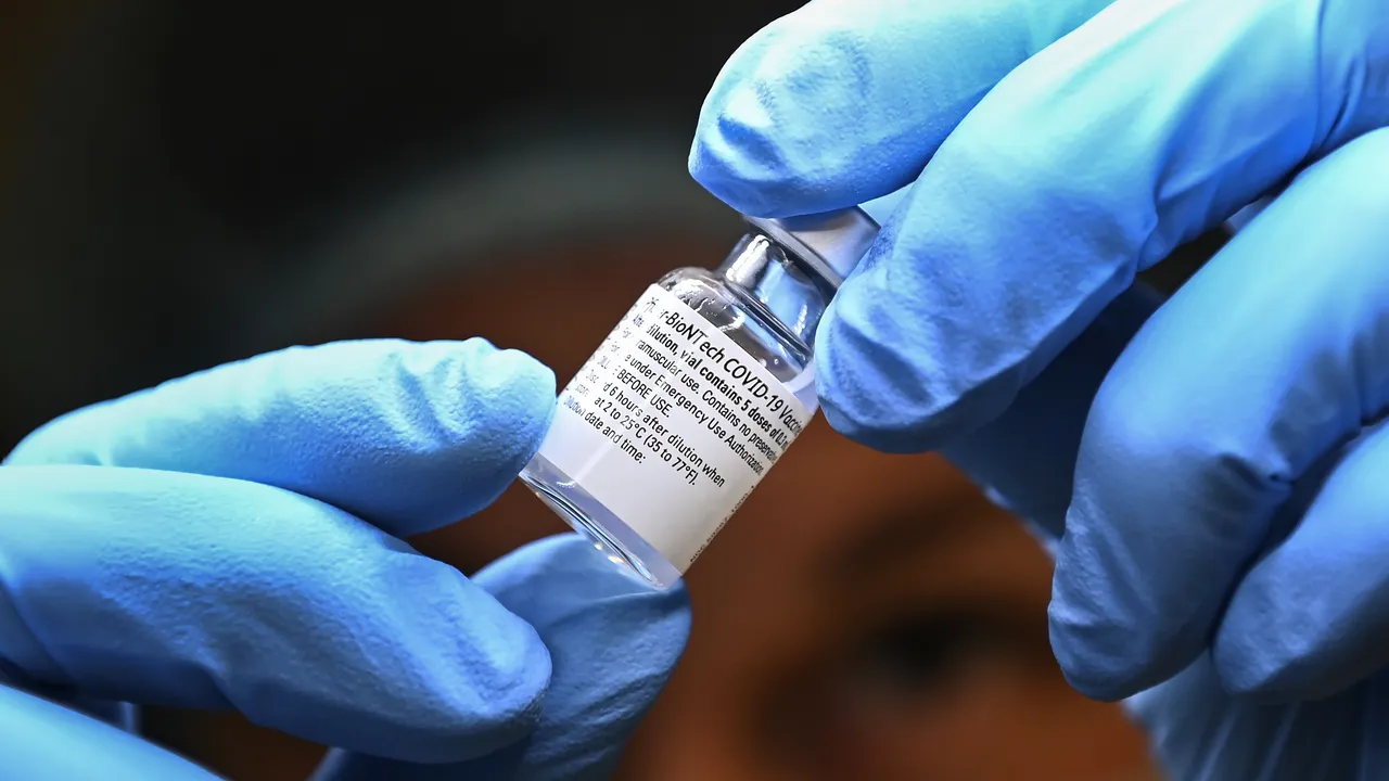 Vaccinul Pfizer-BioNTech, eficient împotriva noilor mutaţii din variantele cu răspândire rapidă ale SARS-CoV-2 - studiu
