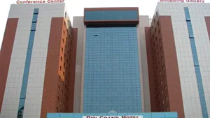 INCENDIU la Rin Grand Hotel din Capitală. Aproximativ 150 de metri pătraţi au ars