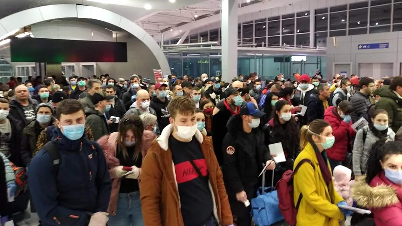 Director SUSPENDAT din funcţie pentru aglomeraţia de pe Otopeni în plină epidemie / 400 de pasageri nu au păstrat distanţa socială