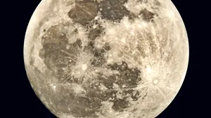 Piesa abandonată a unei rachete ar putea lovi Luna în câteva ore, spun oamenii de ştiinţă. Aceasta nu ar fi parte din SpaceX