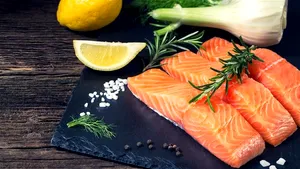 Consumul de peşte gras săptămânal reduce riscul de boli de rinichi - studiu