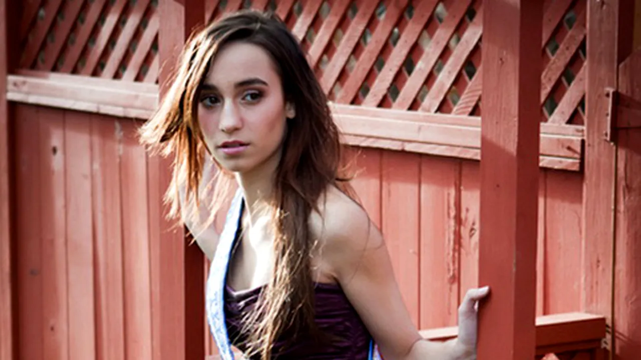O adolescentă de 16 ani stabilită în Canada reprezintă România la Miss Teen 2012 - FOTO