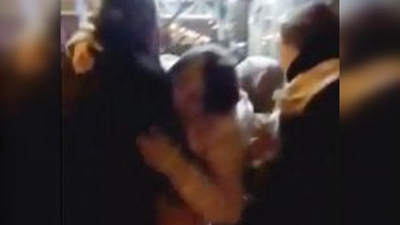 Forţele din Iran au tras cu muniţie de război în protestatari. Fotografii şi înregistrări video arată bălţi de sânge pe trotuare. VIDEO 