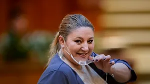 Cronologia evenimentelor petrecute în timpul scandalului dintre Şoşoacă şi jurnaliştii italieni. Cum s-a petrecut incidentul