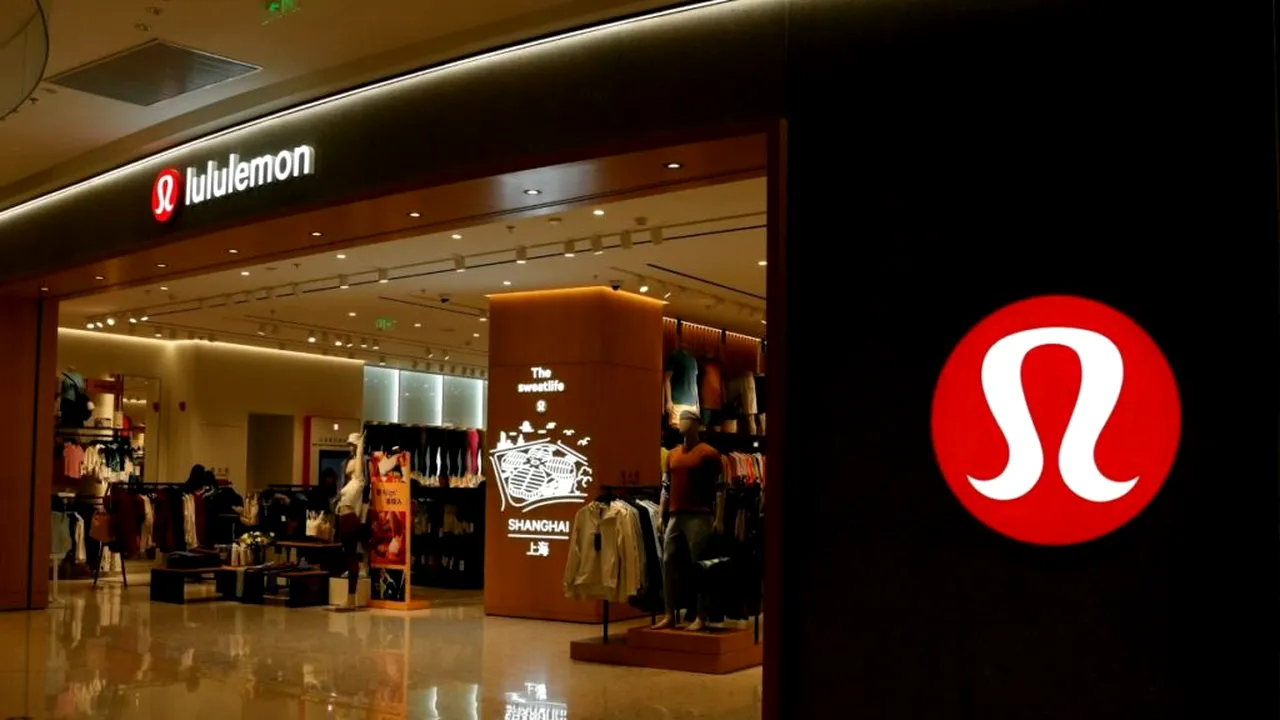 Lululemon, retailerul care produce haine sport, își deschide magazine în România. Când vor fi inaugurate primele unități