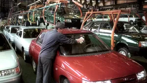AvtoVAZ ar putea concedia până la 27.600 de angajaţi, din totalul de 102.000