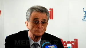 Autocarul naţionalei feminine de handbal, implicat într-o coliziune. Gaţu: A fost o simplă sperietură