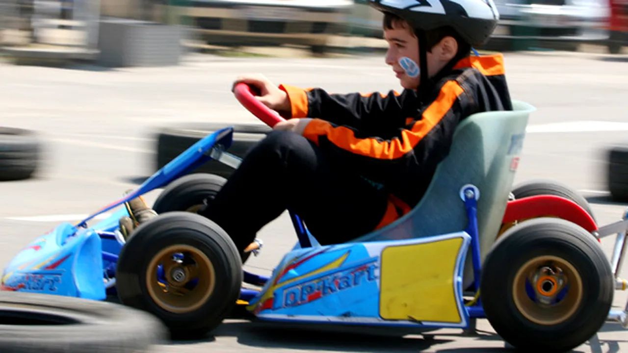 Grand Arena Mall şi-a făcut pistă de karting la etaj!