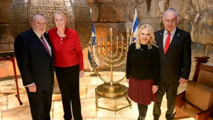 Guvernul Netanyahu, acuzat că publică fotografii oficiale editate în Photoshop. Soția premierului apare în mai multe