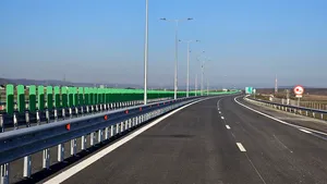 Vineri se deschide circulaţia pe aproape 16 km din autostrada Sibiu-Piteşti