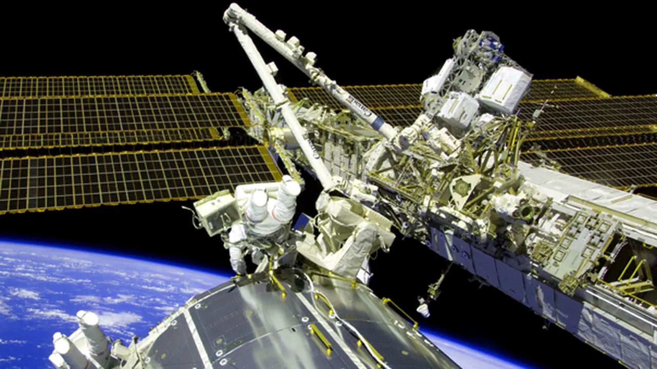 Atlantis s-a desprins de ISS şi a intrat pe traiectoria de revenire pe Pământ