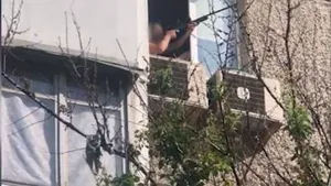 O dimineaţă în Kiev: cafea, ţigări şi ţintit drone kamikaze
