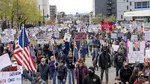 Zeci de mii de americani participă la protestele organizate înaintea paradei lui Trump