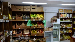 GALERIE FOTO 17 producători din Alba au deschis primul magazin cu produse 100% naturale şi româneşti din judeţ