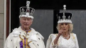 Ziua cea mare pentru monarhia britanică - Charles al III-lea şi Camilla au fost încoronaţi 