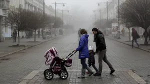 O mamă cu trei copii, loviţi de o maşină, pe o trecere de pietoni din Ghimbav