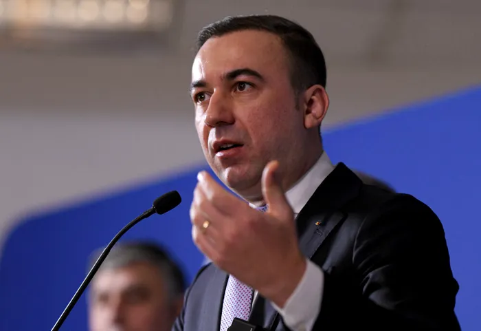 POLITIC Motorina se ieftinește cu 68 de bani pe litru de la miezul nopții. Bogdan Ivan: „Efectul se vede imediat la pompă”