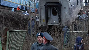 Principala ipoteză în cazul trenului deraiat în Rusia este cea a unui atentat