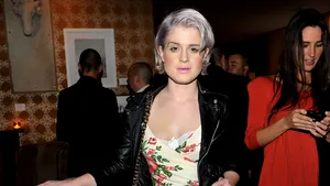 Kelly Osbourne şi-a fracturat cotul încercând să oprească o luptă între câini