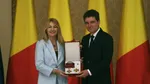 Nicușor Dan a decorat-o pe Nadia Comăneci: Vreau să vă mulțumesc că sprijiniți România