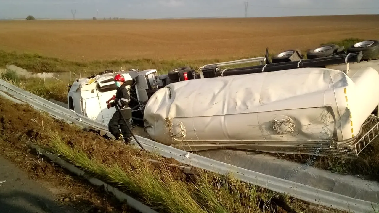 O autocisternă încărcată cu praf de ciment s-a răsturnat pe Autostrada A1