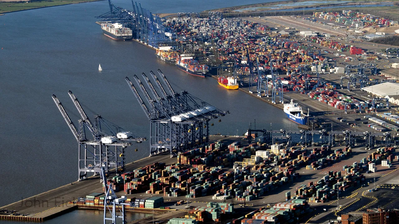 Marea Britanie, în impas economic?  Lucrătorii din porturi au ieşit la cea mai mare grevă din ultimii 30 ani 