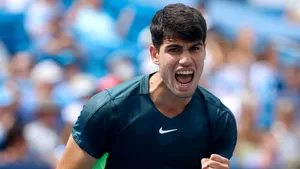 Alcaraz şi Djokovic merg mai departe, Medvedev şi Tsitsipas părăsesc Cincinnati
