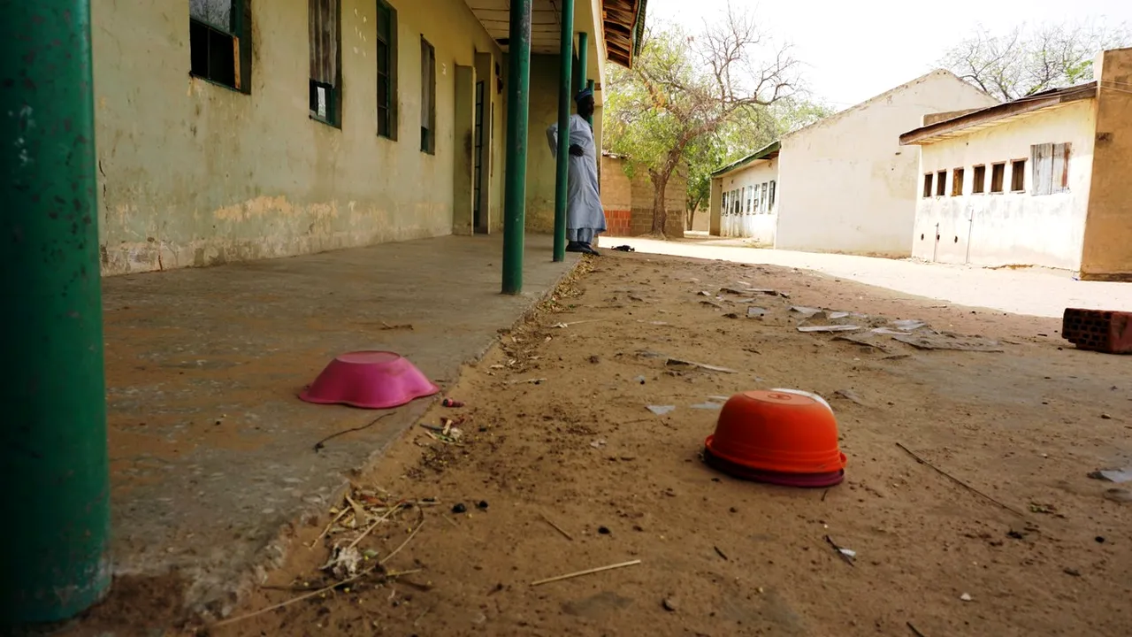 Aproximativ 400 de elevi sunt daţi dispăruţi după un atac islamist asupra unei şcoli din Nigeria