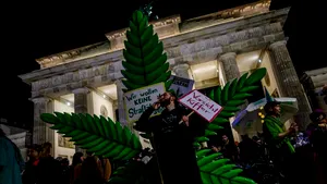 Canabisul este legal în Germania: sărbătoare la Poarta Brandenburg
