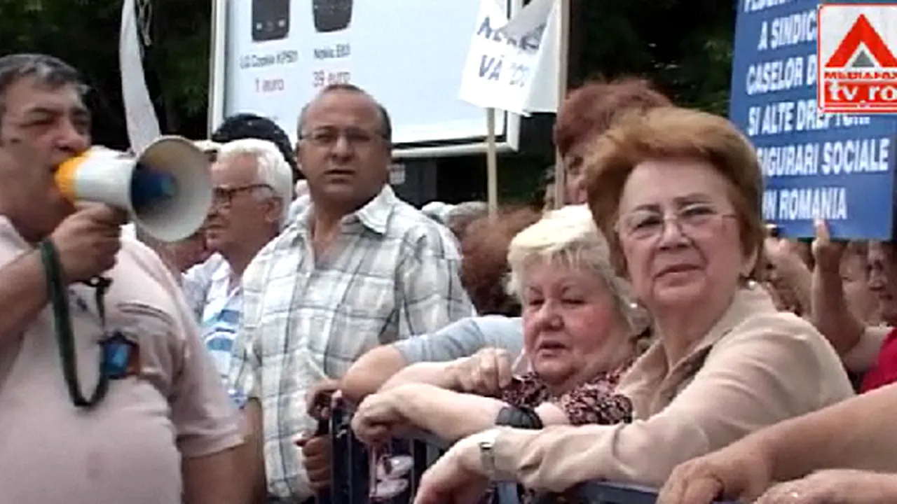 Pensionarii au protestat la Guvern şi la Parlament