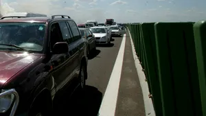 Trafic blocat pe DN 7, în judeţul Arad, unde s-a răsturnat un TIR încărcat cu biscuiţi