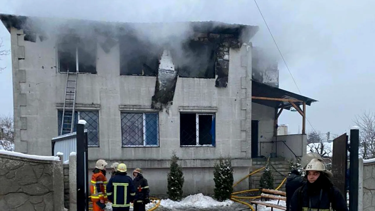 Incendiu în Capitală: doi copii şi o femeie primesc îngrijiri