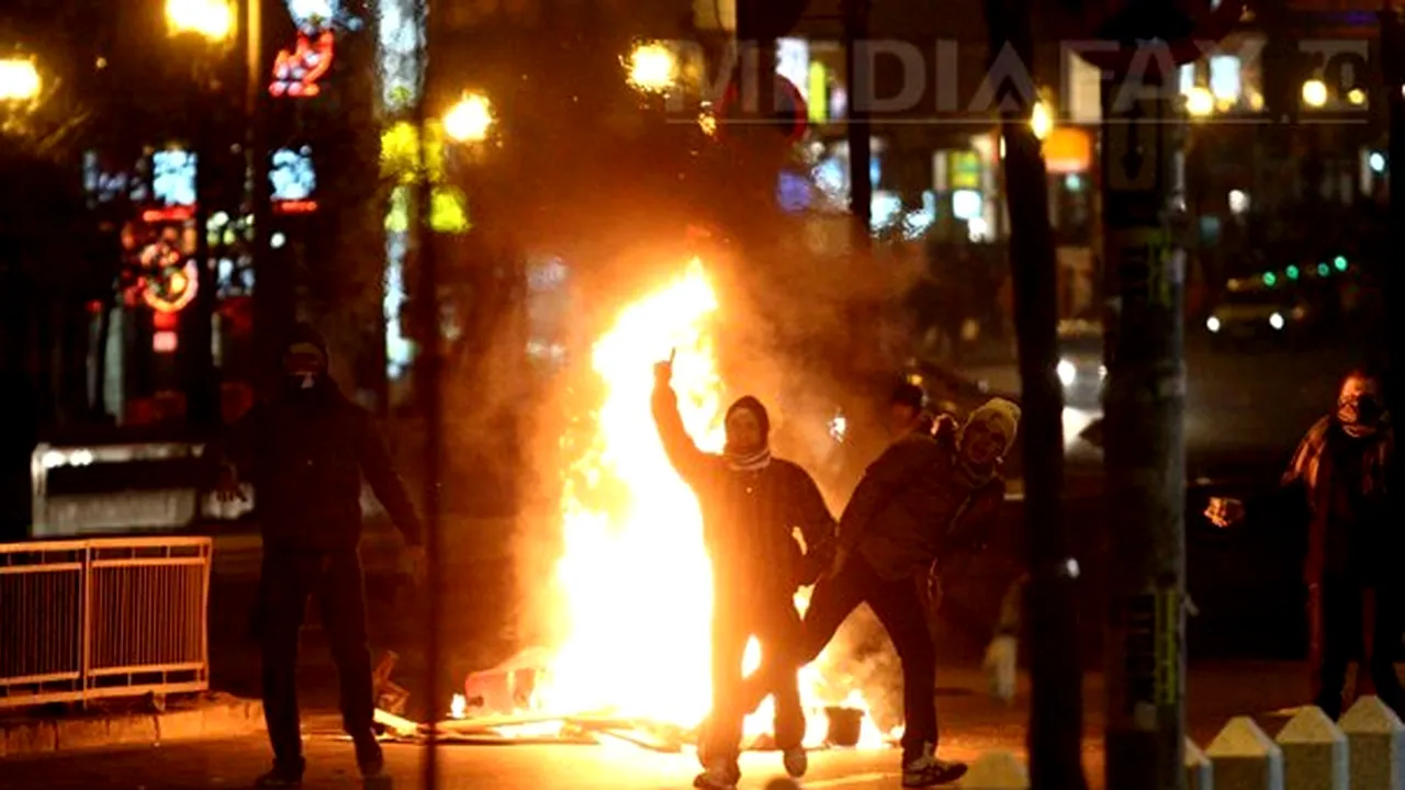 GALERIE FOTO - Imagini din a treia zi de proteste în Bucureşti