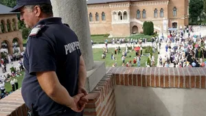 REPORTAJ: Mii de credincioşi au venit şi la Mogoşoaia să se închine la moaştele lui Brâncoveanu - FOTO